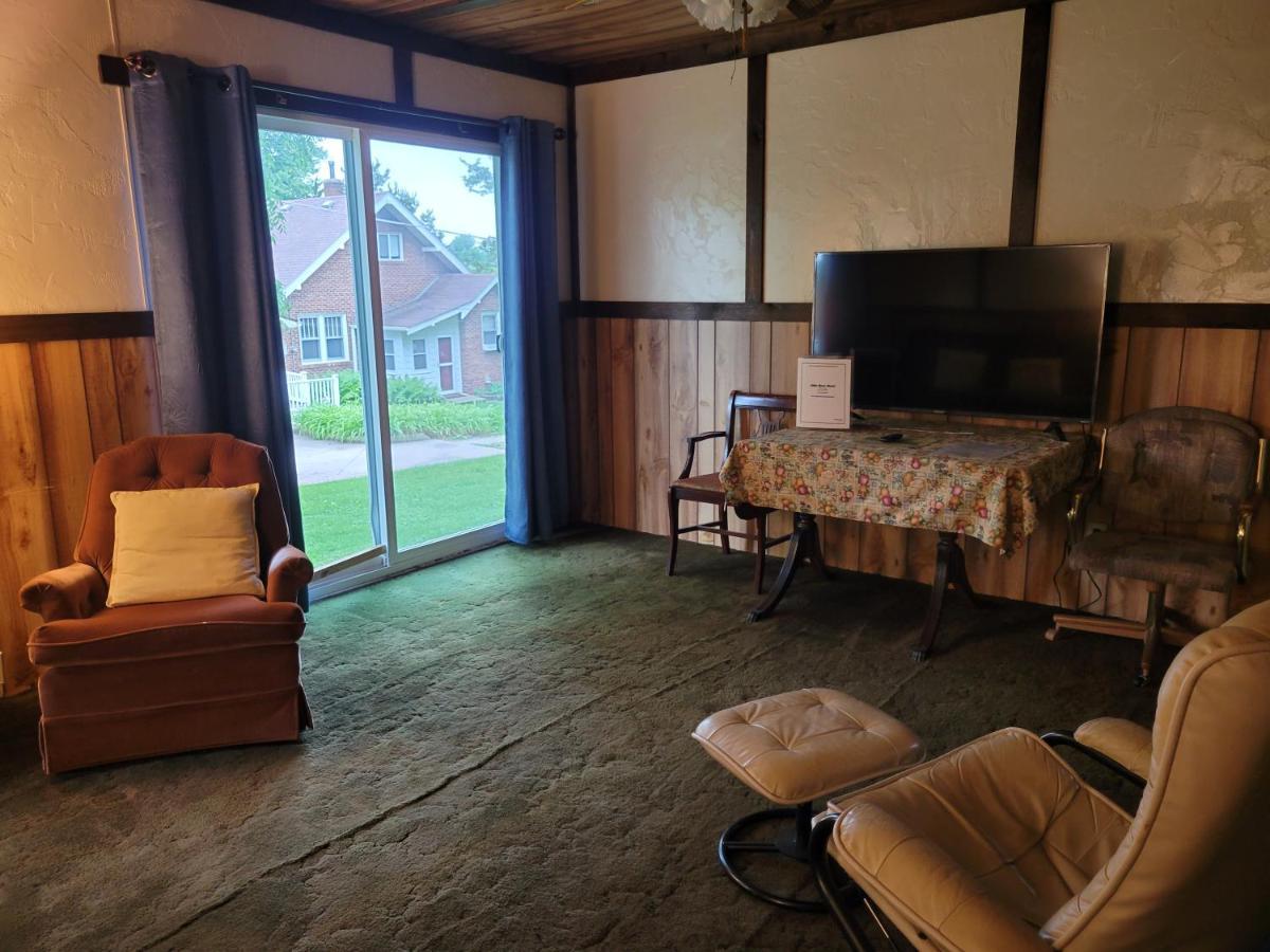 Little River Inn Motel Leon Bagian luar foto