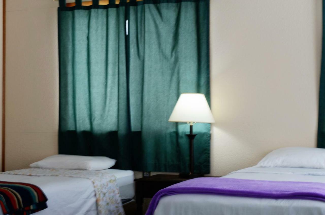 Little River Inn Motel Leon Bagian luar foto