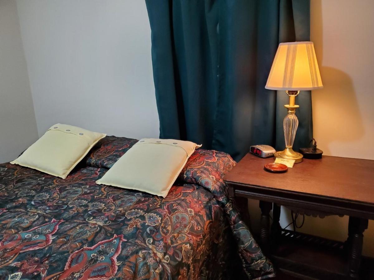 Little River Inn Motel Leon Bagian luar foto